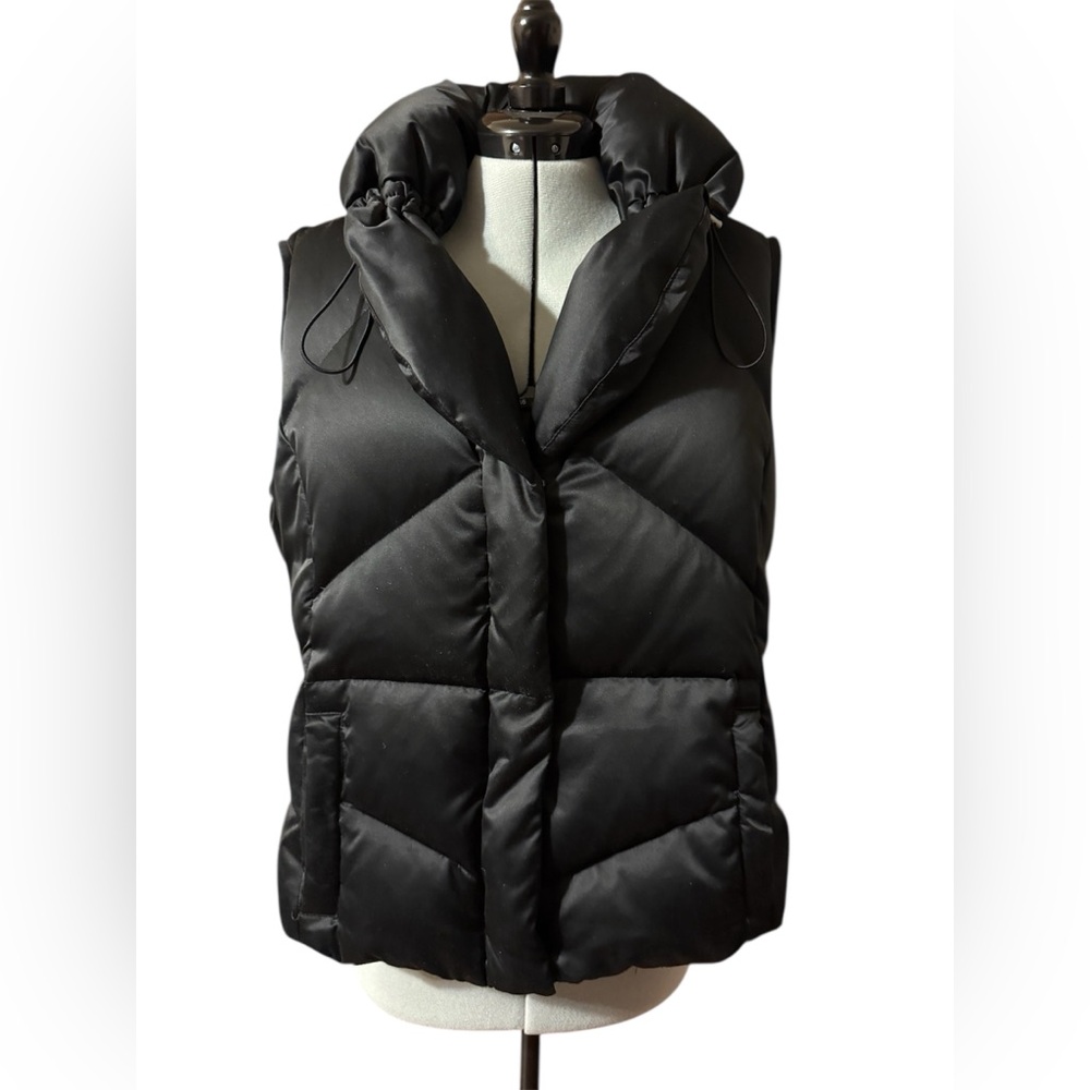 Ann Taylor Women's Black Down Puffer Vest